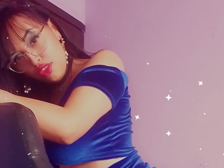 Image de profil du modèle de webcam Cristaln77