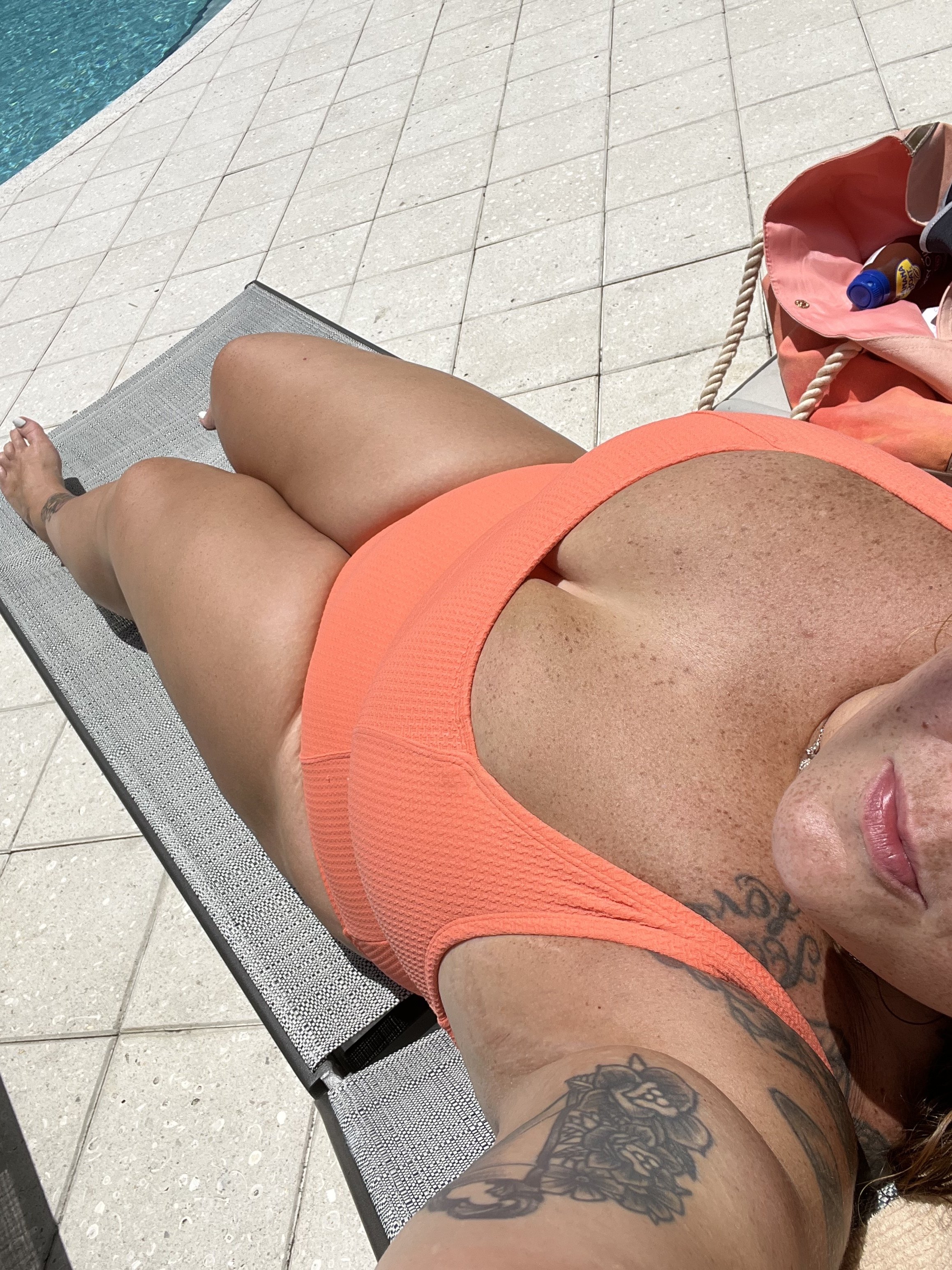 Utøver BustyRedwGlasses Bilde 4