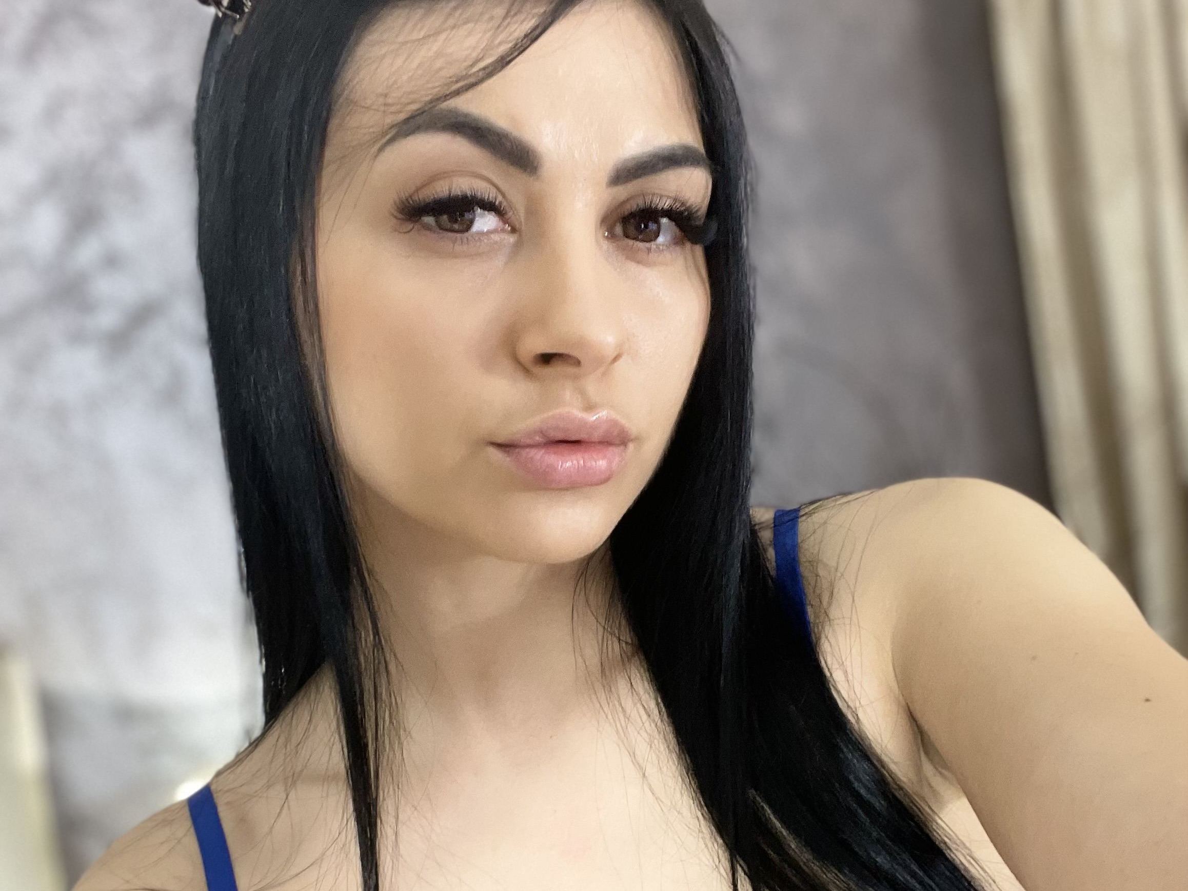 Foto de perfil de modelo de webcam de DearMia95 