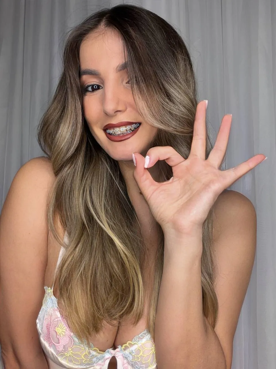 Artiest EllaHale Foto 11