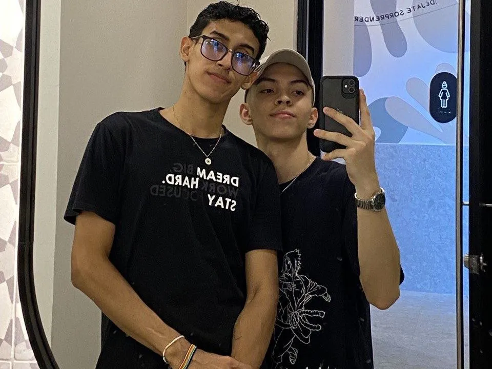 Imagen de perfil de modelo de cámara web de AlanApolo