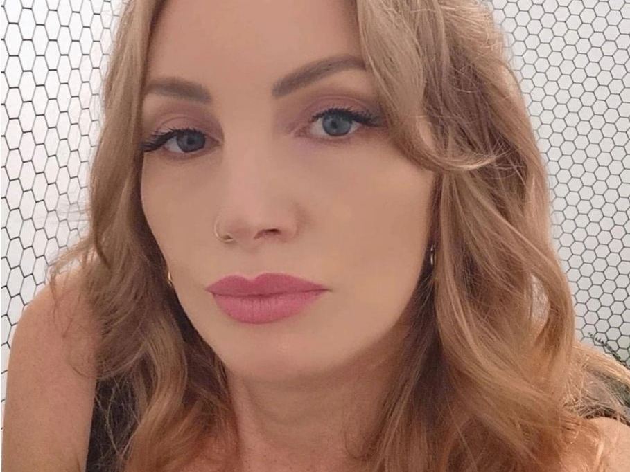 LorettaUK profilbild på webbkameramodell