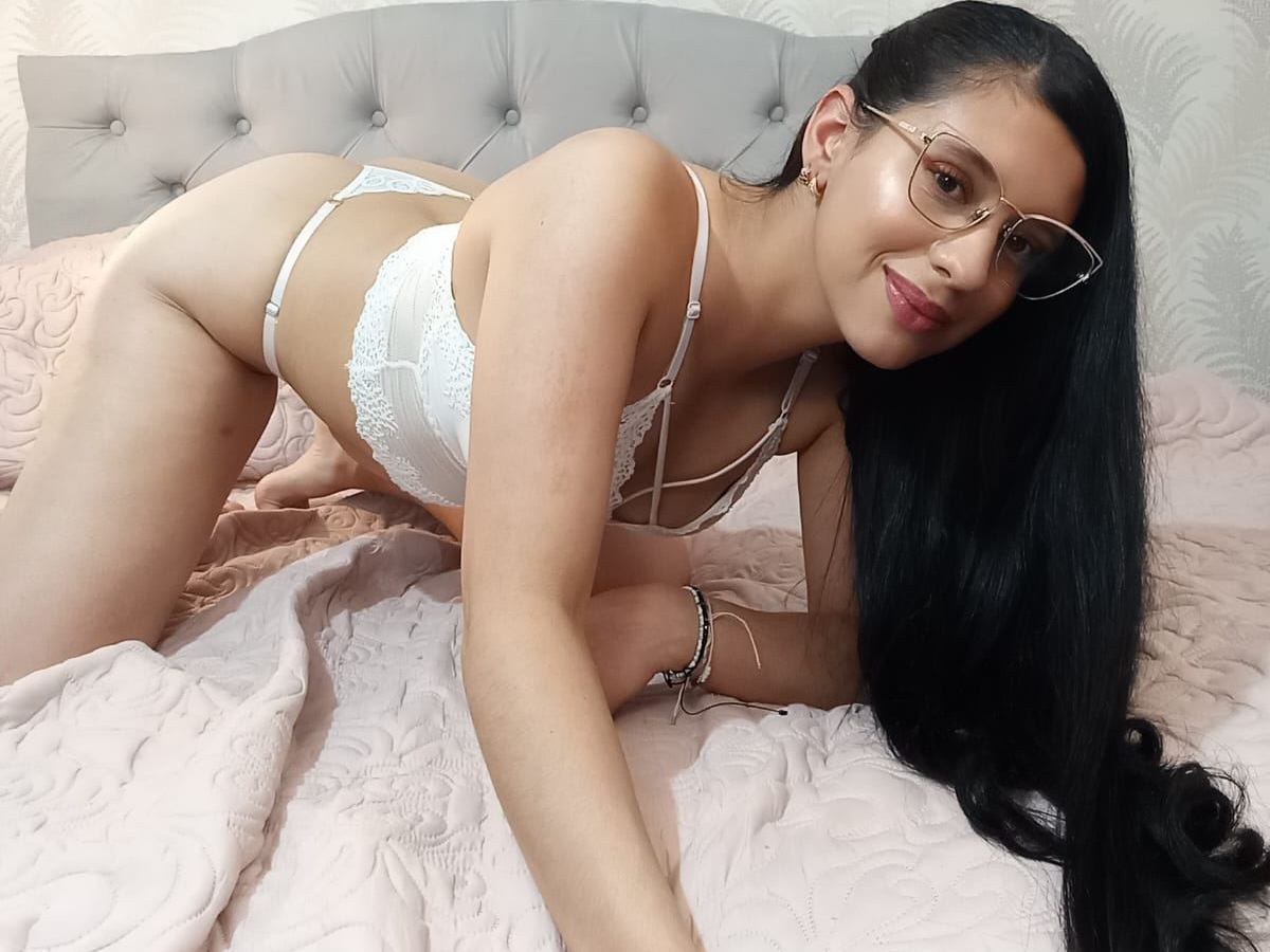 Imagen de perfil de modelo de cámara web de MeliisaJonnes