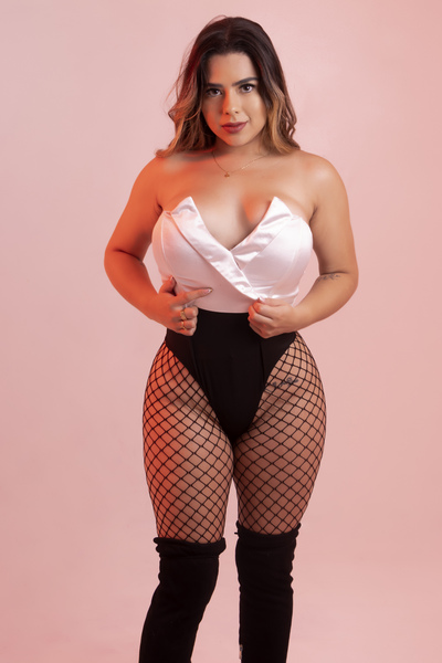 Performer VanessaAdam Photo 2