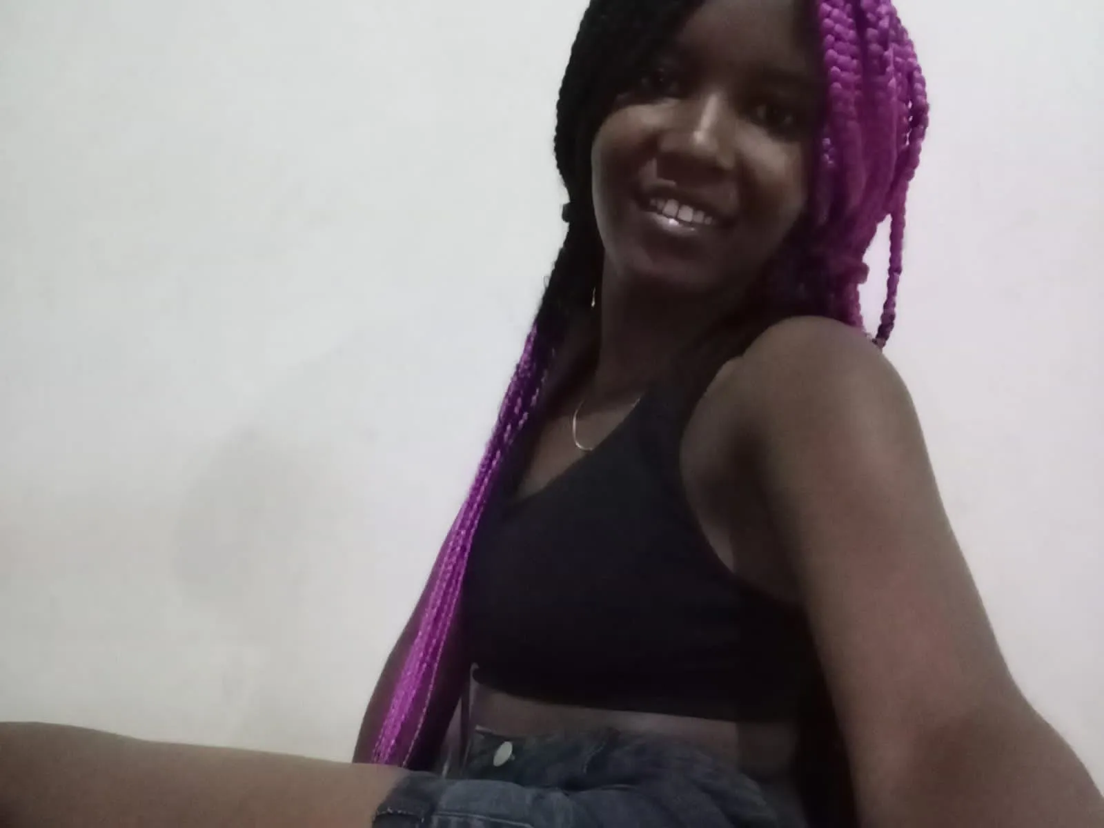 Apple99y cam model profile picture