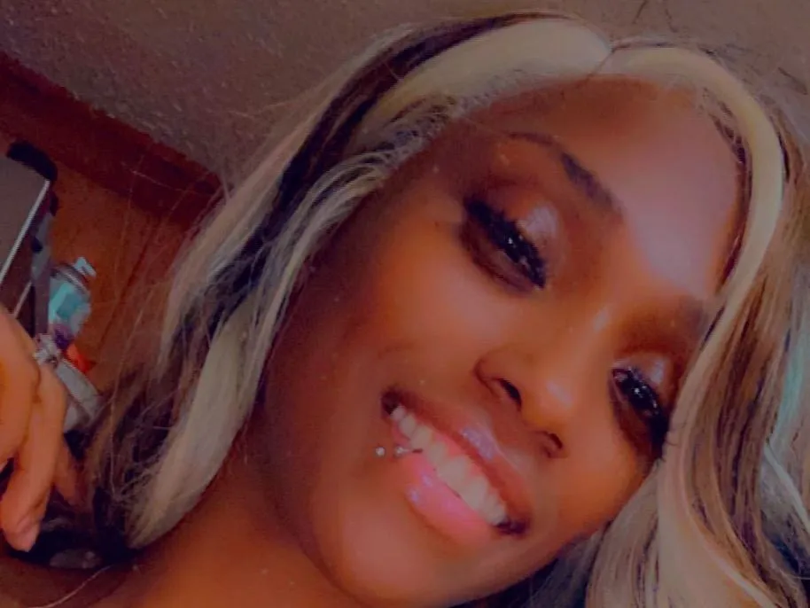 Mzznikki profilbild på webbkameramodell