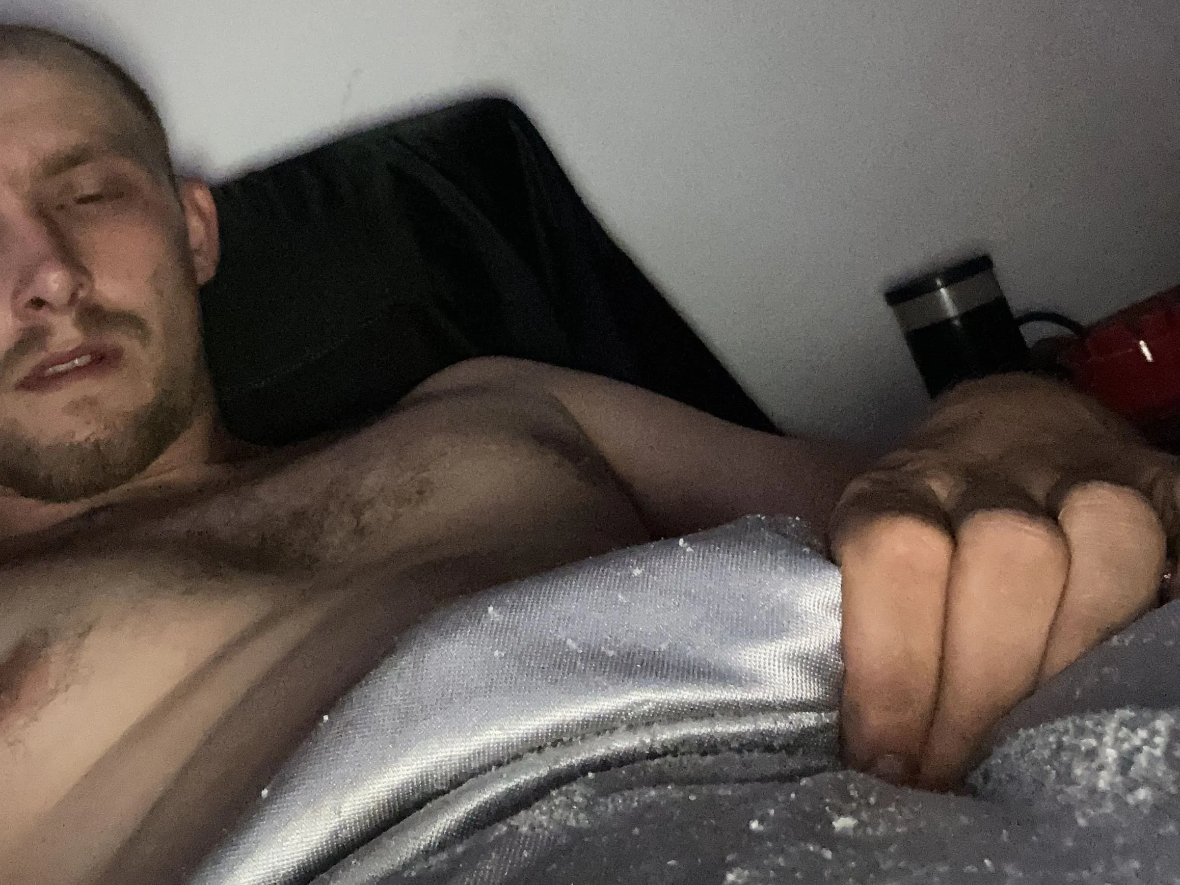 Uncutbubblebutttt cam model profile picture