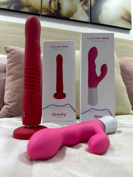 Performer JennHill Photo 2