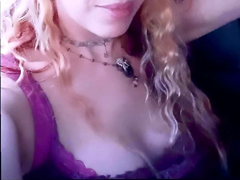 ApricotPlumb profielfoto van cam model