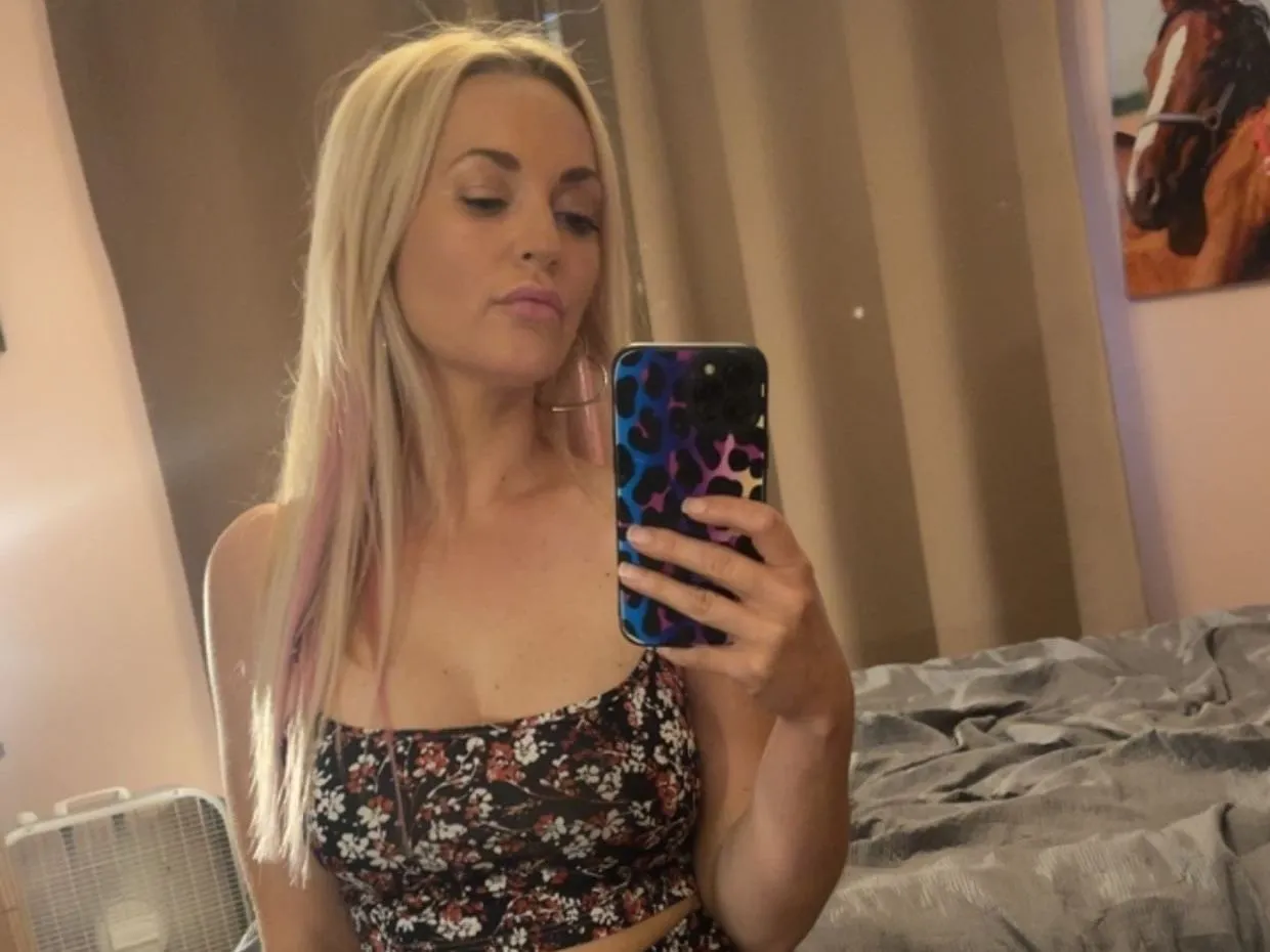 Profilbilde av BlondeBabeXX69 webkamera modell