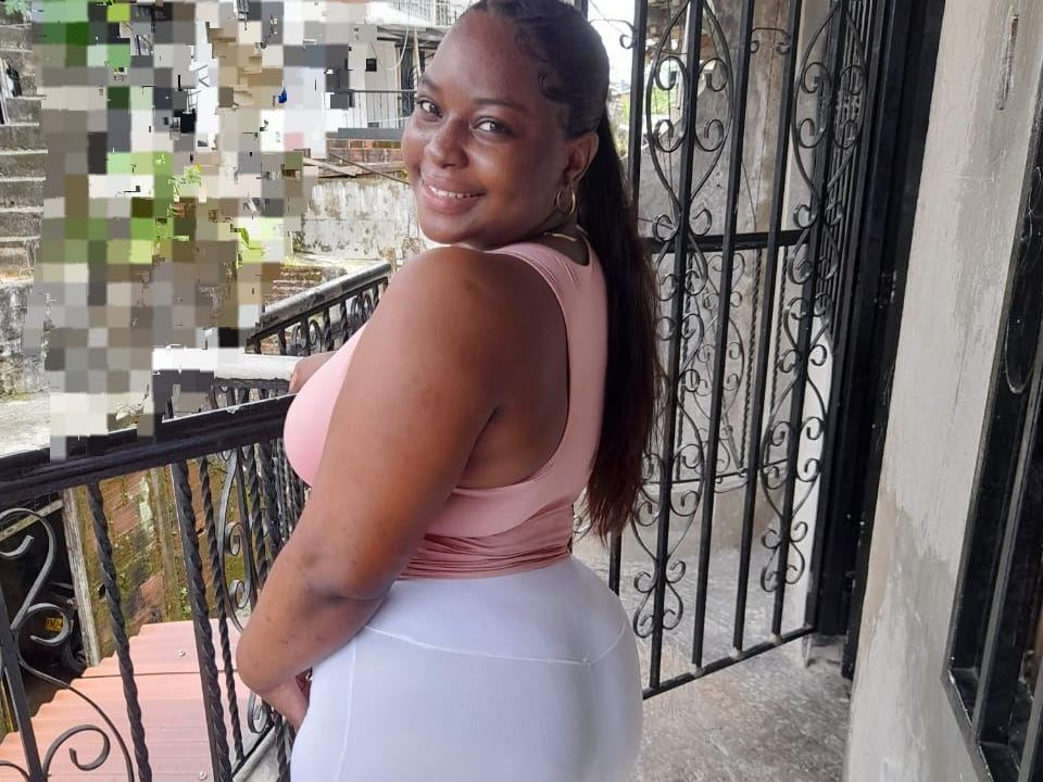 Imagen de perfil de modelo de cámara web de MiaLively