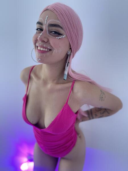 Performer LUCYYSCOTT Photo 3