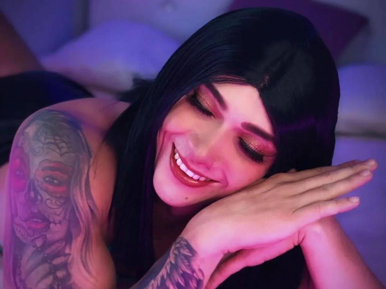 CristyLewis cam model profile picture