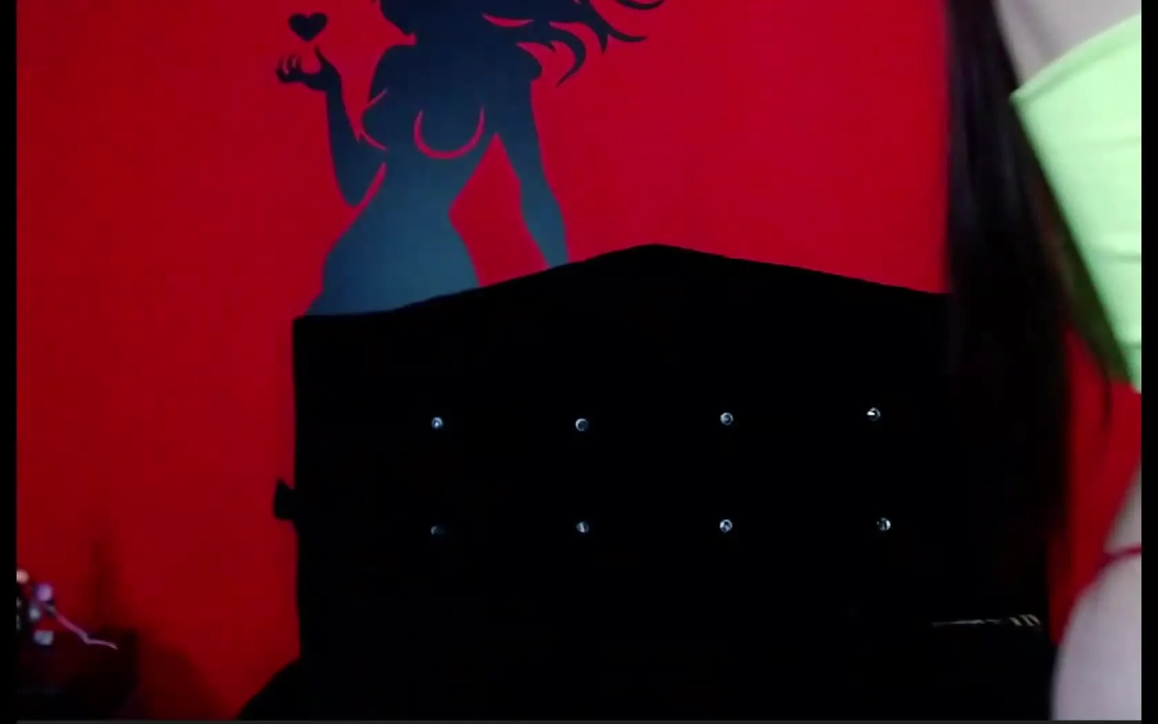 Artista AlynAdams Video 1