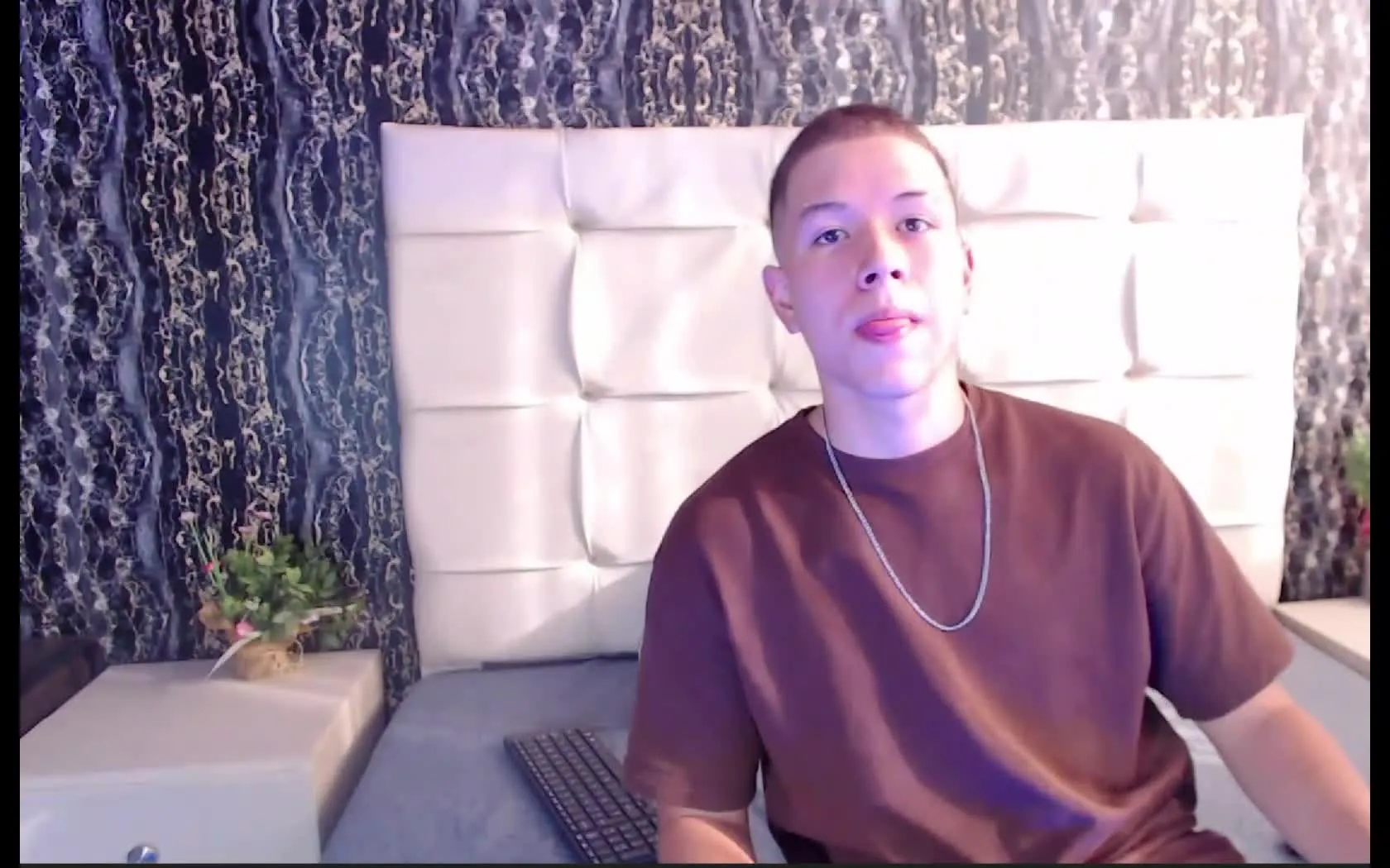 Interprete ethanandrews Video 1