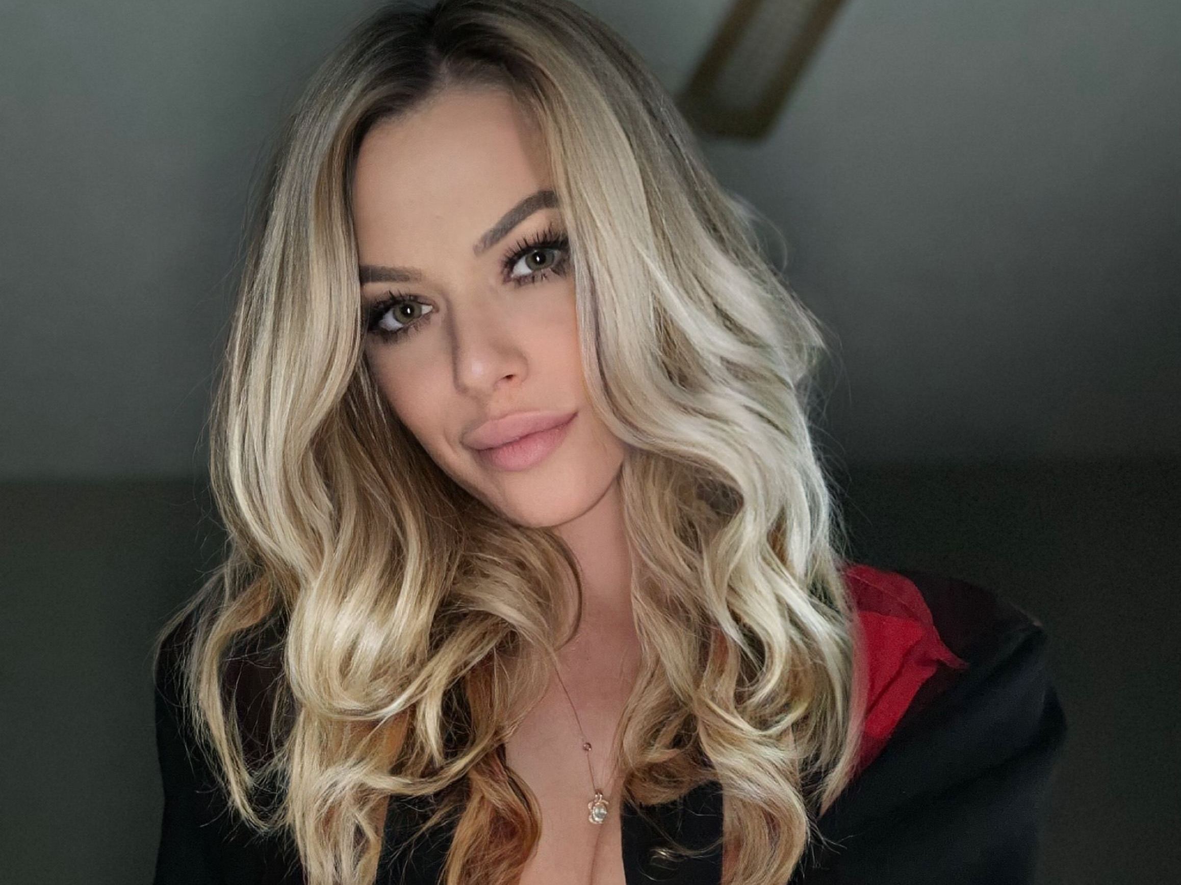 Imagen de perfil de modelo de cámara web de Funandfiesty
