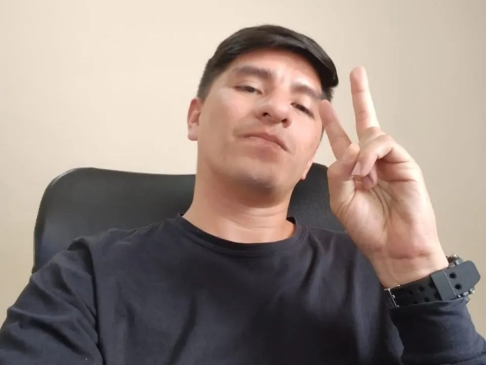 Image de profil du modèle de webcam AndrewRoo