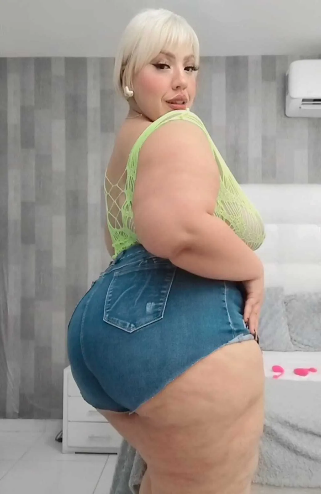 Performer LeahMillerh Photo 8