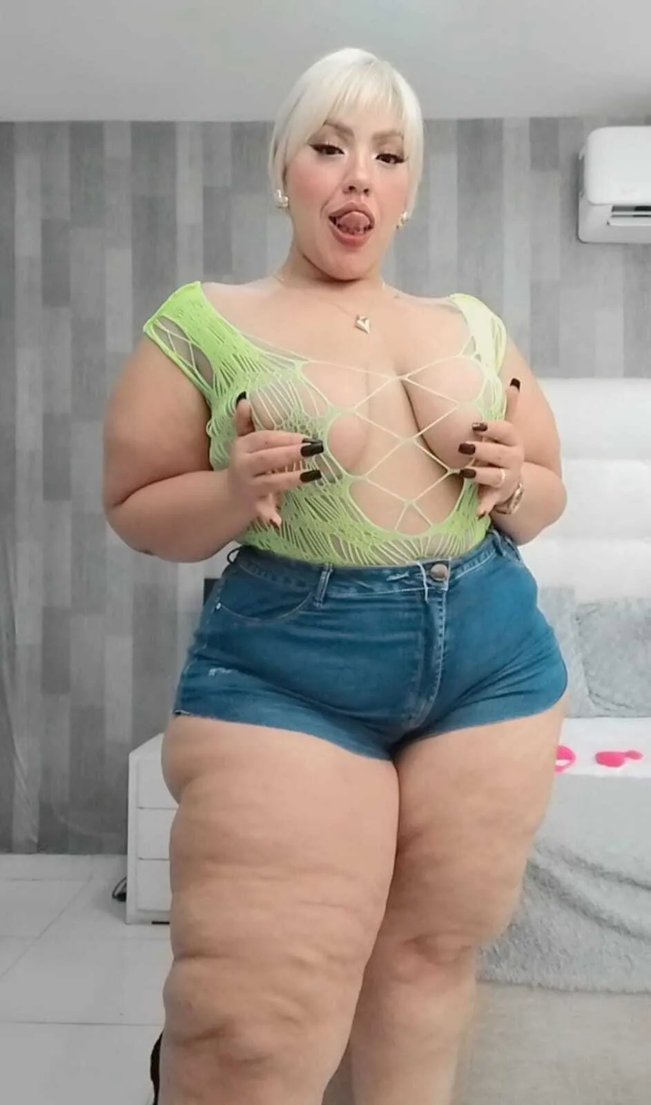 Performer LeahMillerh Photo 5