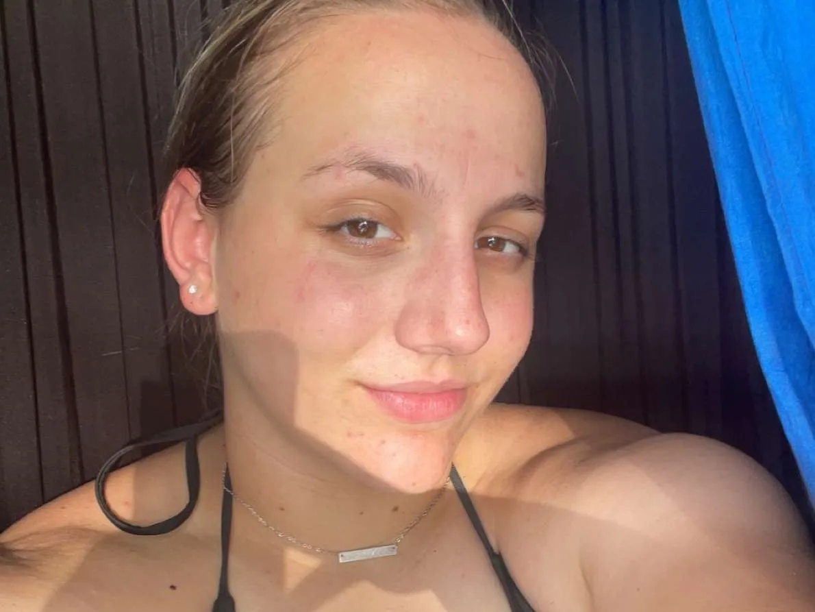 Image de profil du modèle de webcam ShyBelleBugg
