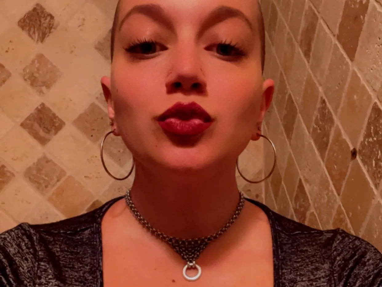 FieryPeaches92 profilbild på webbkameramodell