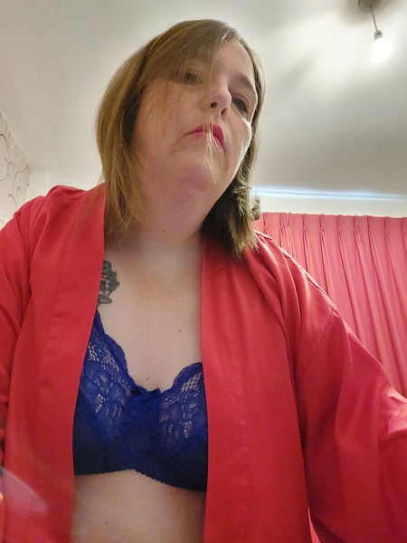 Utøver HouseWifeCourtneyElectrix Bilde 2