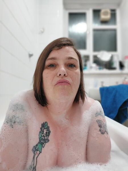 Utøver HouseWifeCourtneyElectrix Bilde 9