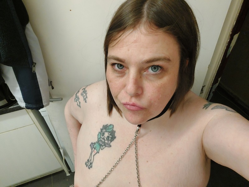 Utøver HouseWifeCourtneyElectrix Bilde 6