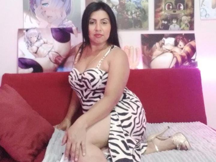 Image de profil du modèle de webcam naomyxmiilf886