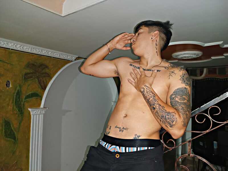 Performer Atreuz Photo 2