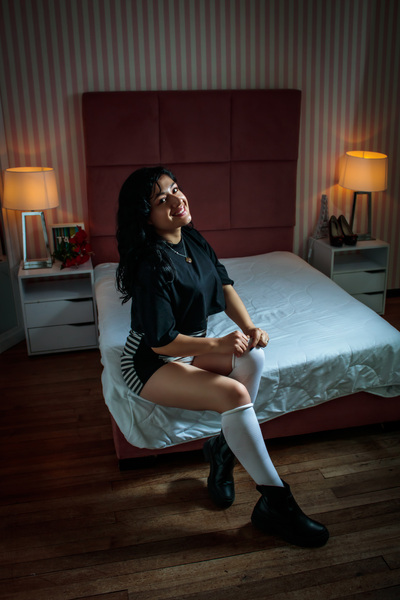 Performer Dakotathoompson Photo 5