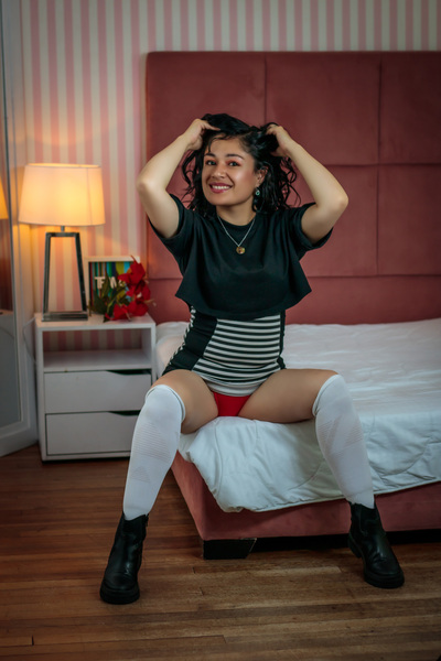 Performer Dakotathoompson Photo 11