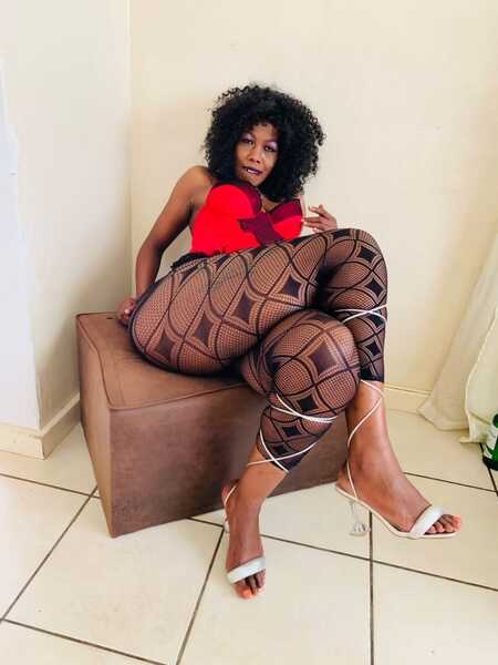 Performer MASSIVECURVESXxxxx Photo 7