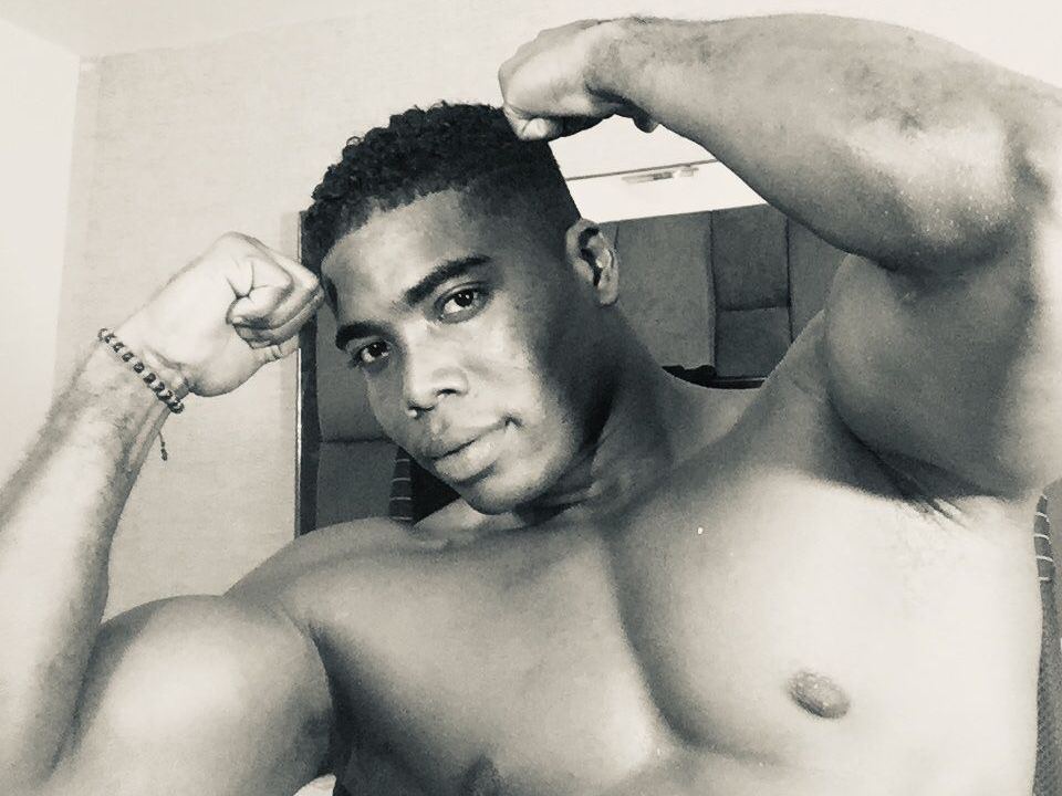 StrongerrBlackBoy profielfoto van cam model 