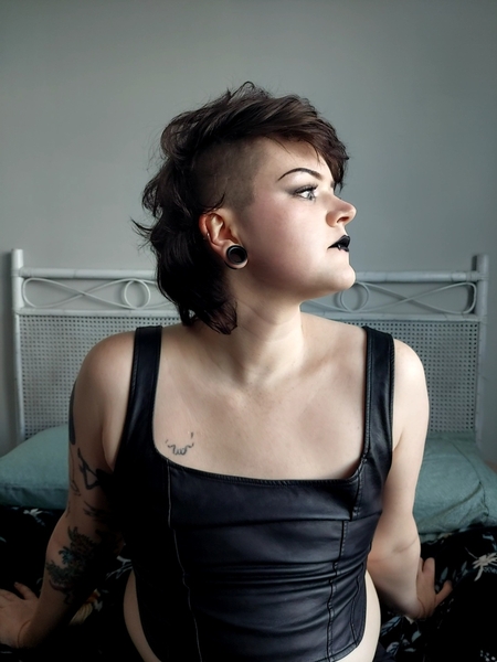 Performer TheGoddessAndro Photo 9