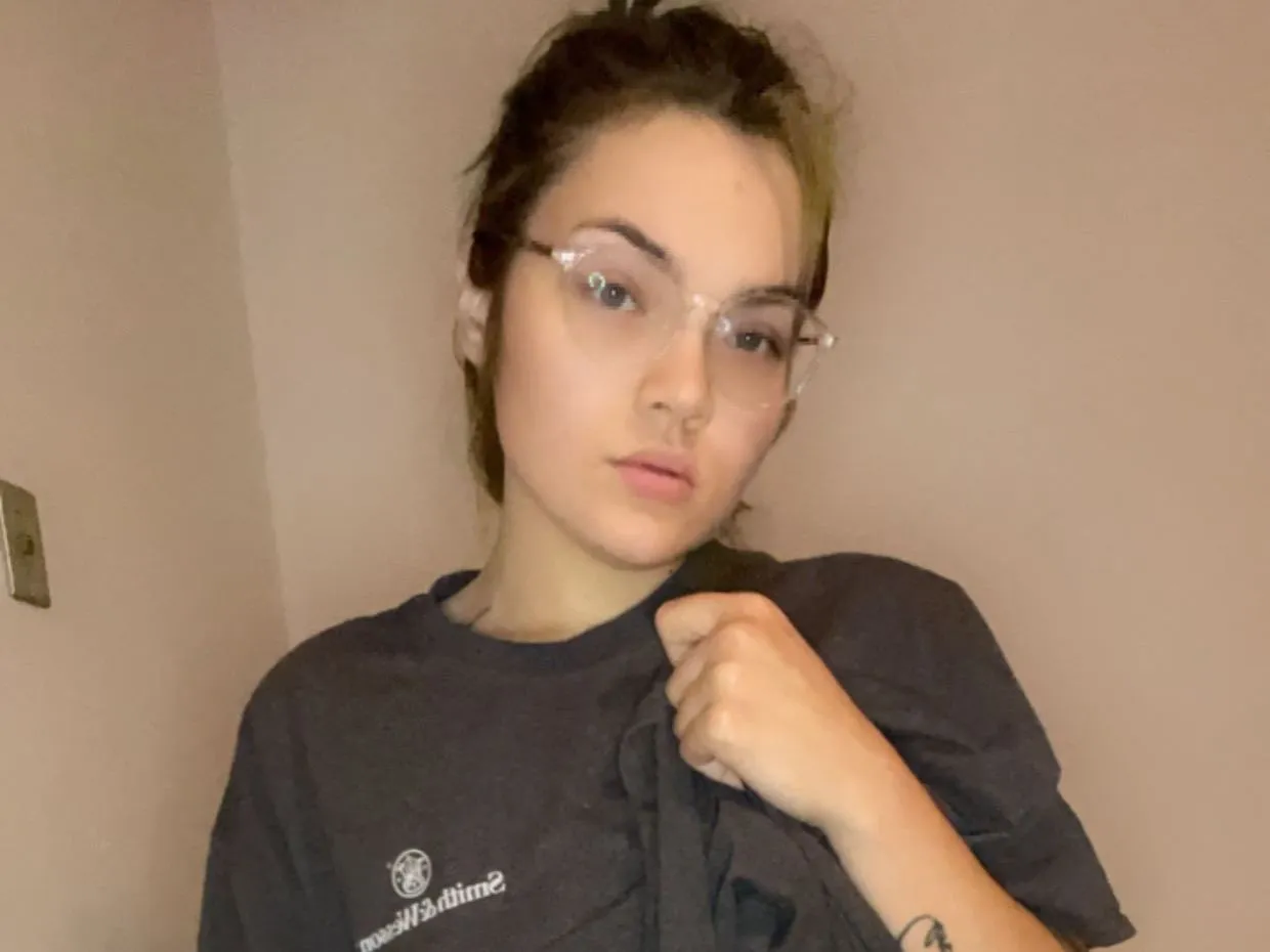 Imagen de perfil de modelo de cámara web de bbyann44