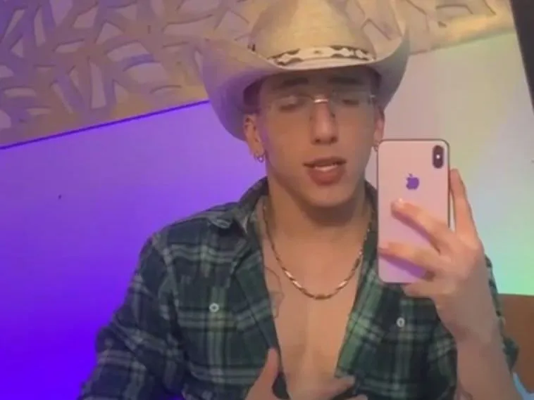 RyanConnor28 cam model profile picture