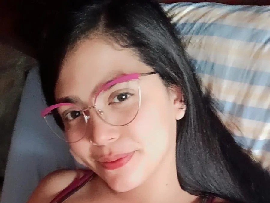 LucianaWonder cam model profile picture