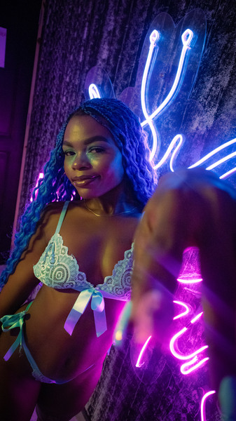 Interprète KaylaaCollinss Photo 11