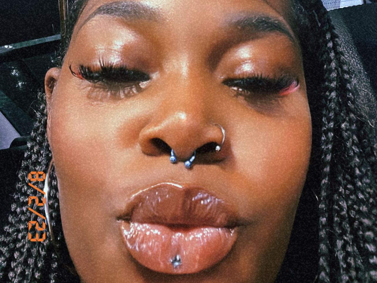 Yoruichi99 profilbild pÄ webbkameramodell