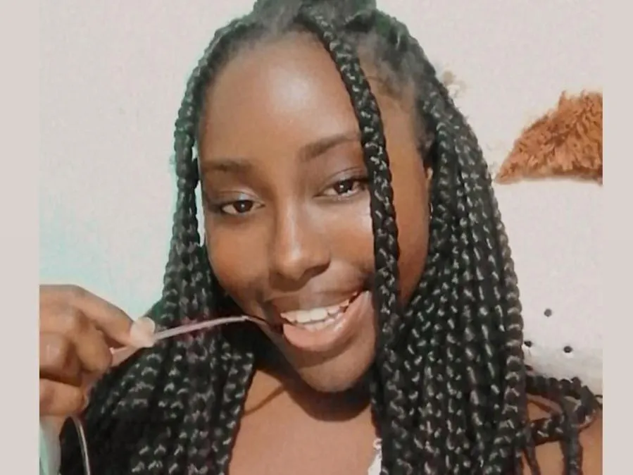 AliciaFileds profilbild på webbkameramodell