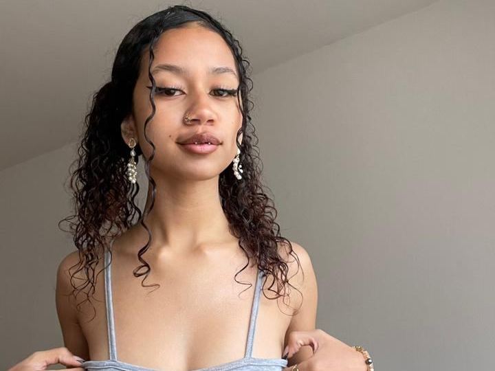 melodyjones33 profilbild på webbkameramodell