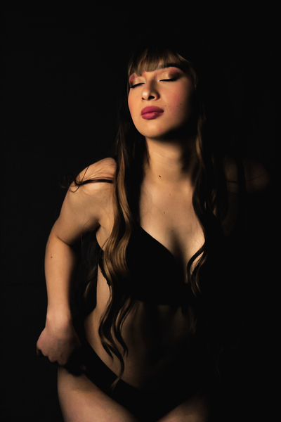 Performer IsabellaHilton Photo 5