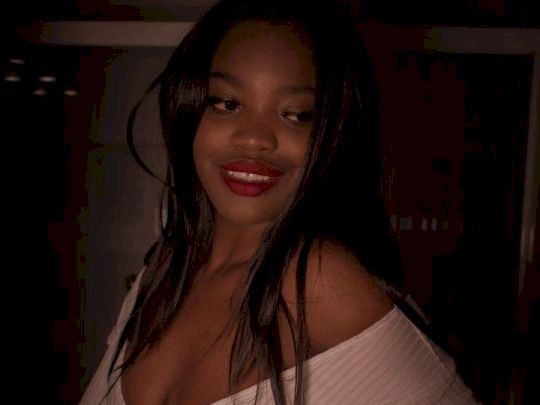 Imagen de perfil de modelo de cámara web de mahradun