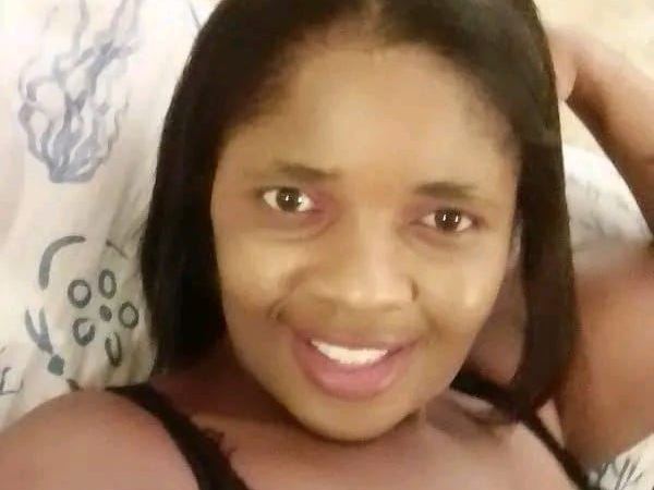 Image de profil du modèle de webcam QueenhipsXXX