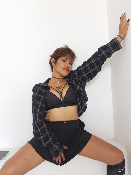 Performer AineFay Photo 12