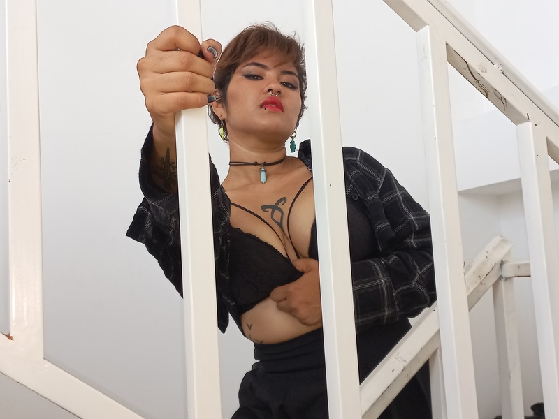 Performer AineFay Photo 2