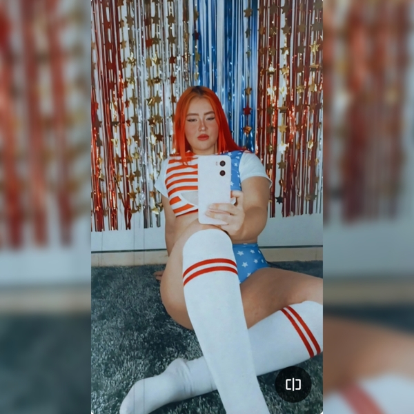 Performer Coralinefox19 Photo 3
