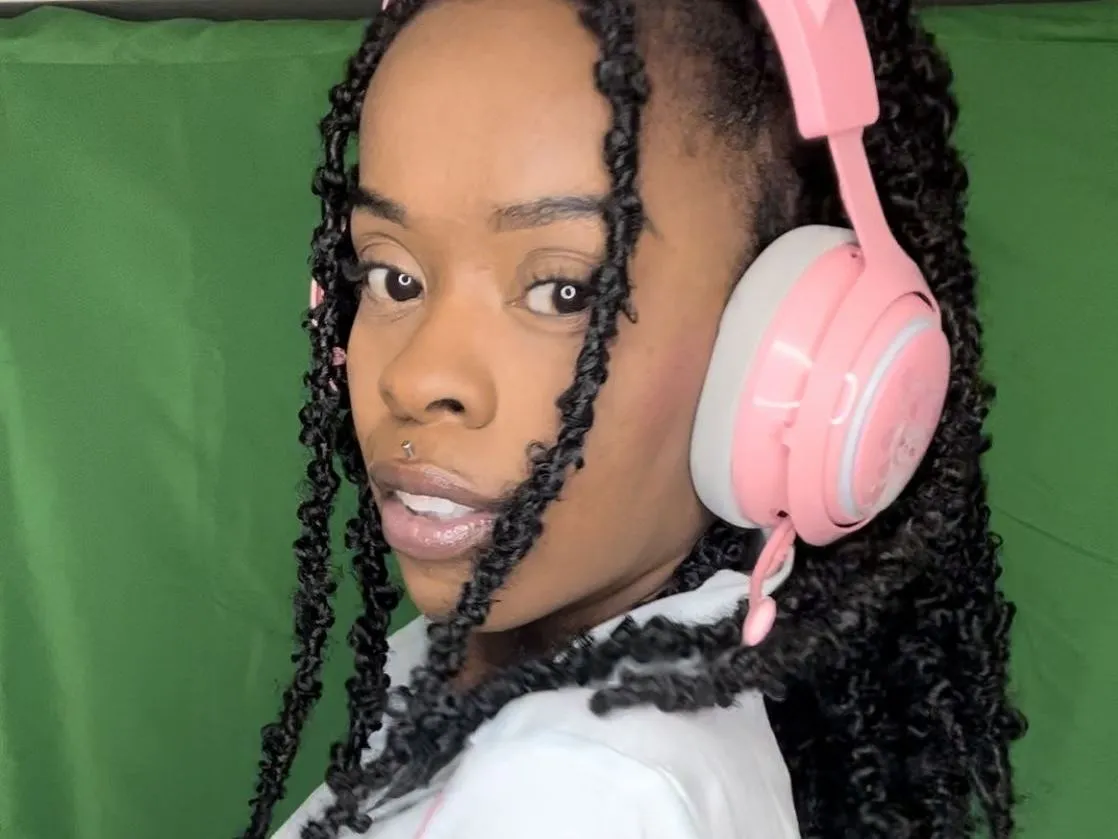 Image de profil du modèle de webcam MizzJuJu