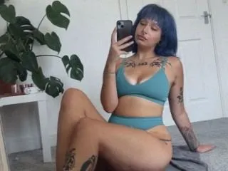 Yugihoe profielfoto van cam model